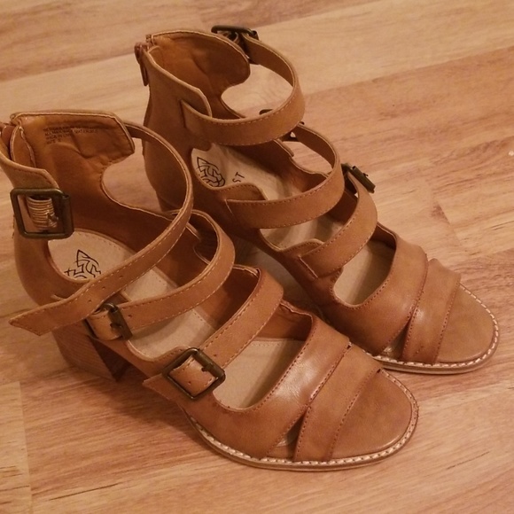 Buckle Shoes - Beautiful shoes bought from Buckle size 8
